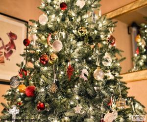 Puzzle Arbre de Noël avec de nombreuses décorations