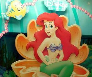 Puzzle Ariel, la petite sirène sur son trône, une grande huîtres ouverte