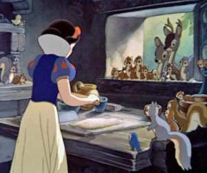 Puzzle Blanche-Neige, la maison des nains préparer une tarte dans la compagnie des animaux