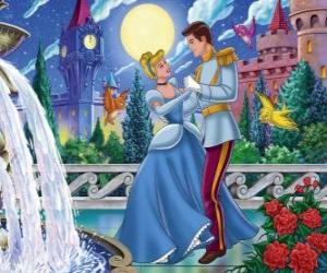 Puzzle Cendrillon et le Prince en dansant amoreux dans le jardin sous les étoiles