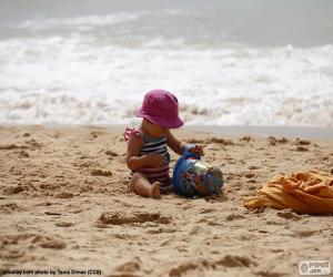 Puzzle Fille jouant sur la plage