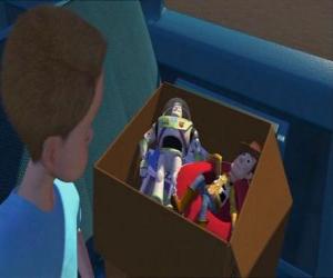 Puzzle Finds Andy Woody et Buzz dans la voiture