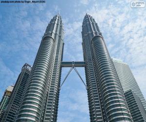 Puzzle L'impressionnant des tours jumelles Petronas ou Tours Petronas de 88 étages et 452 mètres de haut, Kuala Lumpur, en Malaisie. Projet de Cesar Pelli 