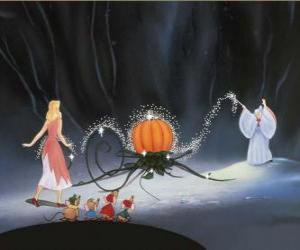 Puzzle La fée marraine, avec sa baguette magique, transforme une citrouille en un carrosse pour porter à Cendrillon au grand bal du prince