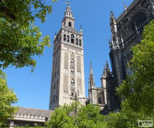 Puzzle La Giralda, un ancien minaret de la mosquée almohade de Séville, aujourd'hui le clocher de la cathédrale de Séville