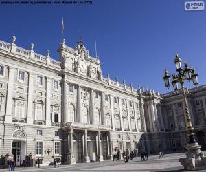 Puzzle Le Palais Royal de Madrid a également connu sous le nom Palais d'Orient est la résidence officielle du Roi d'Espagne
