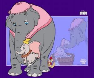 Puzzle Le petit Dumbo avec ses grandes oreilles assis dans le trompe de sa mère