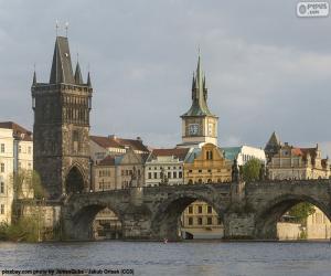 Puzzle Le Pont Charles sur la rivière Vltava, Karluv Most en tchèque, le plus vieux pont de Prague, République Tchèque