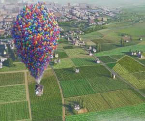 Puzzle Maison de Karl volant dans le ciel propulsés par des milliers de ballons à l'hélium