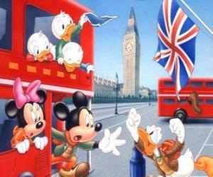 Puzzle Mickey et Minnie à Londres avec Donald et ses enfants