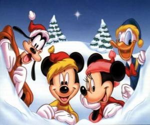 Puzzle Mickey et Minnie Mouse avec Goofy et Donald dans la neige