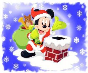 Puzzle Mickey Mouse déguisé en Père Noël avec une hotte remplie de cadeaux près de la cheminée
