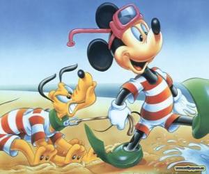 Puzzle Mickey Mouse et Pluto sont prêts pour un bain