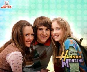 Puzzle Miley Stewart / Hannah Montana (Miley Cyrus) avec ses amis, Oliver Oken (Mitchel Musso) et Lilly Truscott (Emily Osment)