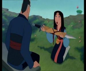 Puzzle Mulan sur son retour chez elle à son père amène l'épée de Shan Yu et l'emblème de l'empereur.
