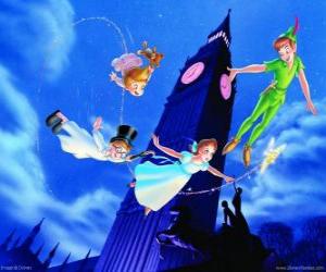 Puzzle Peter Pan, Wendy, John et Michael voleant dans le ciel de Londres