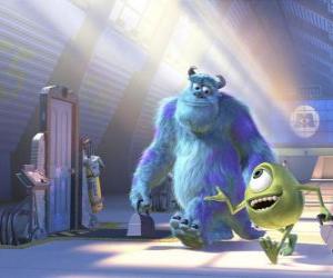 Puzzle Sulley et son ami Mike dans l'une des portes menant de Monstropolis à le monde des humains