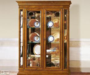 Puzzle Vitrine avec des objets décoratifs, meuble fermé et vitré