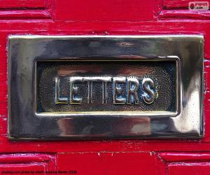 Puzzle Boîte aux lettres sur une porte rouge