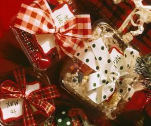 Puzzle Cadeaux de Noël décoré avec des rubans