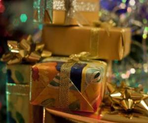 Puzzle Cadeaux de Noël avec des noeuds décoratifs