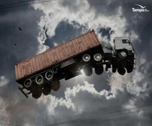 Puzzle Camion volant dans les airs