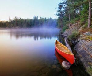 Puzzle Canot sur la rive du lac