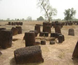 Puzzle Cercles mégalithiques de Sénégambie, comprennent 93 cercles de pierres et des monticules funéraires nombreux. Sénégal et Gambie.