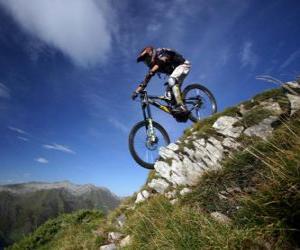 Puzzle Cycliste prêt pour une course de descente sur son vélo