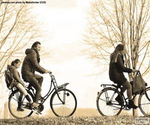 Puzzle Famille dans bicyclette