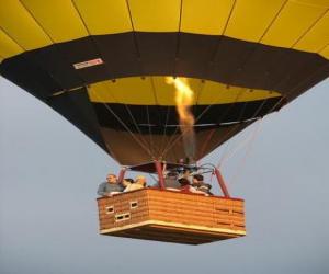 Puzzle Famille en volant en aérostat