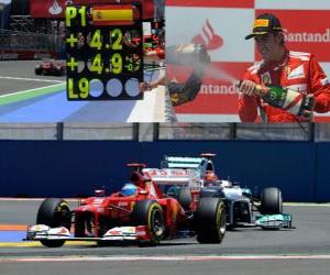 Puzzle Fernando Alonso fête sa victoire dans le Grand Prix de l'Europe (2012)