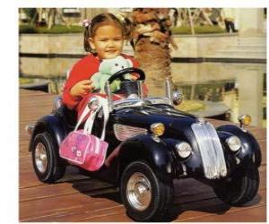 Puzzle Fille d'une voiture jouet classique