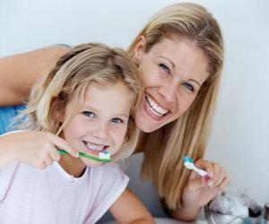 Puzzle Fille se brosser les dents, une pratique essentielle à la santé dentaire