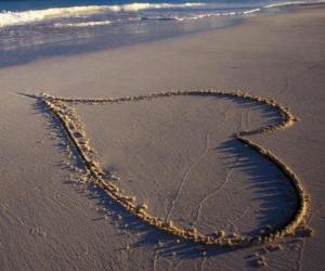 Puzzle Grand cœur tracée dans le sable