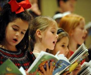 Puzzle Groupe d'enfants chanteant des chants de Noël