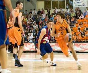 Puzzle Jouant un jeu de basket-ball