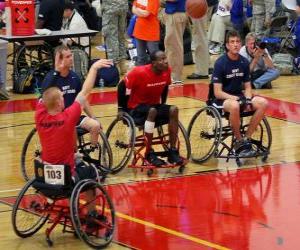 Puzzle joueur de basketball en fauteuil roulant de lancer la balle au panier