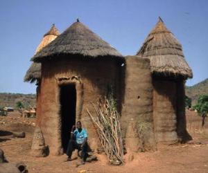 Puzzle Koutammakou - pays des Batammariba dont la tour des maisons construites en adobe (Takienta) sont devenus un symbole du pays. Togo