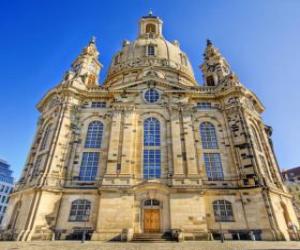 Puzzle L'Eglise de Notre-Dame est une église baroque luthérienne et un symbole de la réconciliation, la Frauenkirche de Dresde, en Allemagne