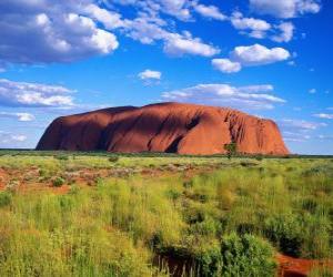 Puzzle L'immense monolithe d'Uluru parc national d'Uluru-Kata Tjuta, en Australie.