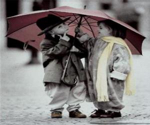 Puzzle Les enfants de marche sous la pluie avec son parapluie