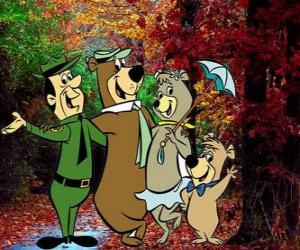 Puzzle Les protagonistes de l'aventure: Yogi l'ours, Boo-Boo, Cindy et le gardes-parc Smith