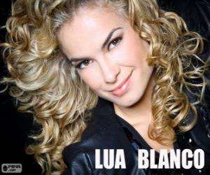 Puzzle Lua Blanco, est une actrice et chanteuse brésilienne