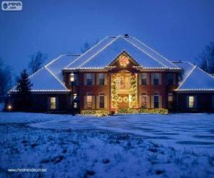 Puzzle Maison décorée avec des décorations de Noël