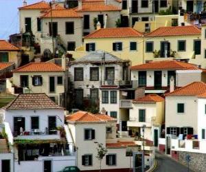 Puzzle Maisons typiques du village de Câmara de Lobos - Madère - (Portugal)