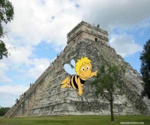 Puzzle Maya l'abeille en face d'un temple maya