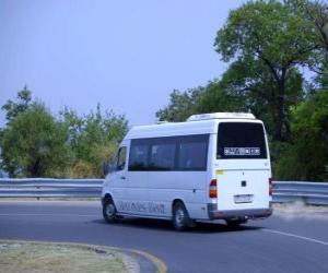 Puzzle Minibus dans un voyage à la montagne