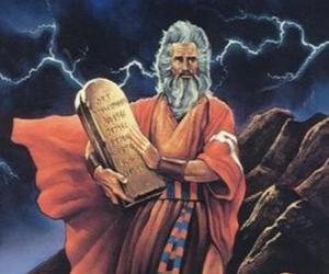Puzzle Moïse avec les tables de la loi sur laquelle sont écrits les dix commandements