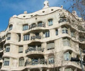 Puzzle Œuvres d'Antoni Gaudí. La Pedrera ou la Casa Mila de Gaudí, Barcelone, Espagne.